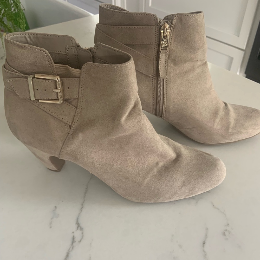 Sam & Libby Taupe heeled booties size 10